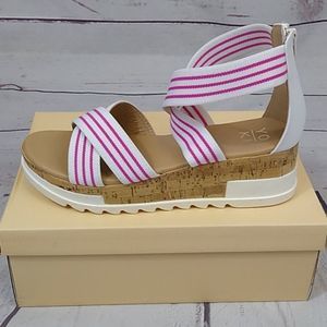 YO KI Sandals NWT